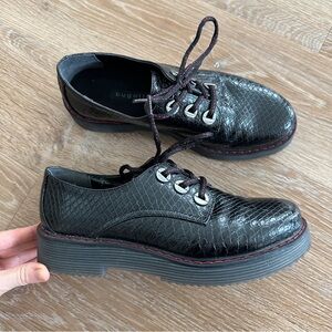 Bugatti Black Faux-Snakeskin Platform Lace-Up Shoes with Red Trim